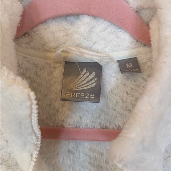 Free2B Fuzzy Zip Up Jacket Size M - Picture 2 of 10